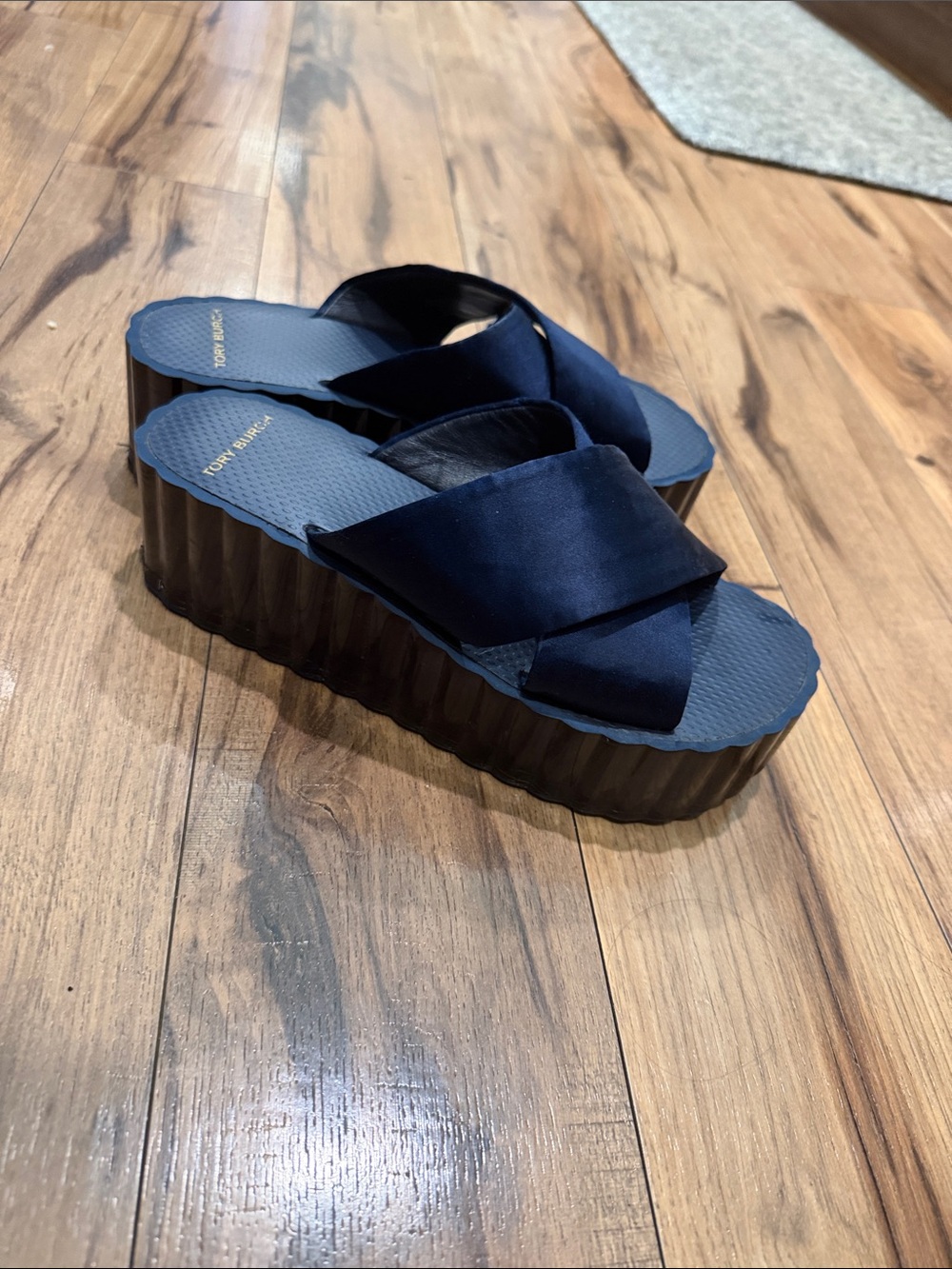 Tory Burch Eva Sole Navy Blue Chunky Platform Satin Scallop Slide Sandal 8